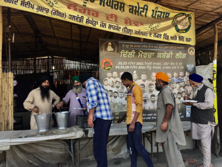 Farmers line up for lunch prepared by a community kitchen at Singhu. Photo: Vandana K  