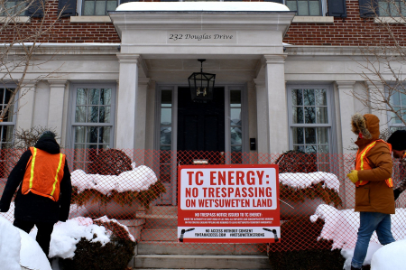 Sign placed on orange construction mesh in front of Siim Vanaselja's house, reading "TC ENERGY: NO TESPASSING ON WET'SUWET'EN LAND". Photo credit: World BEYOND War Canada